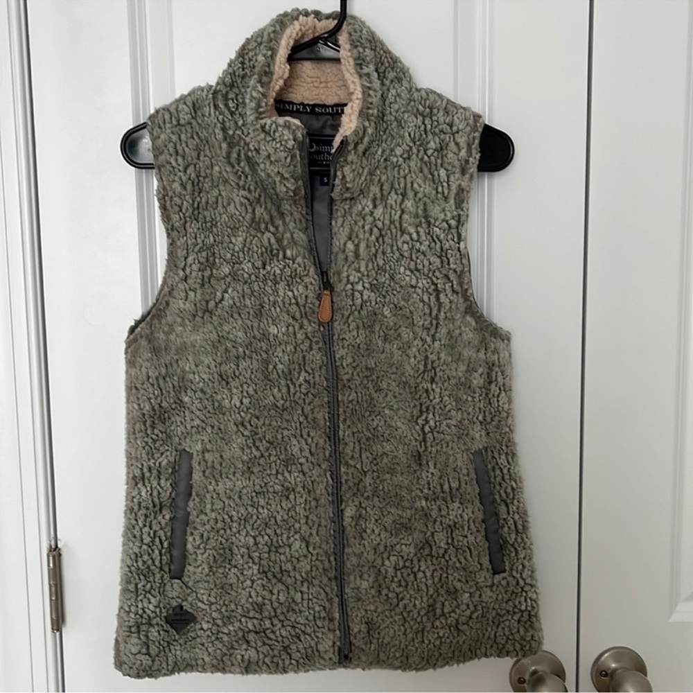 Simply Southern Gray Sherpa Zipper Vest.